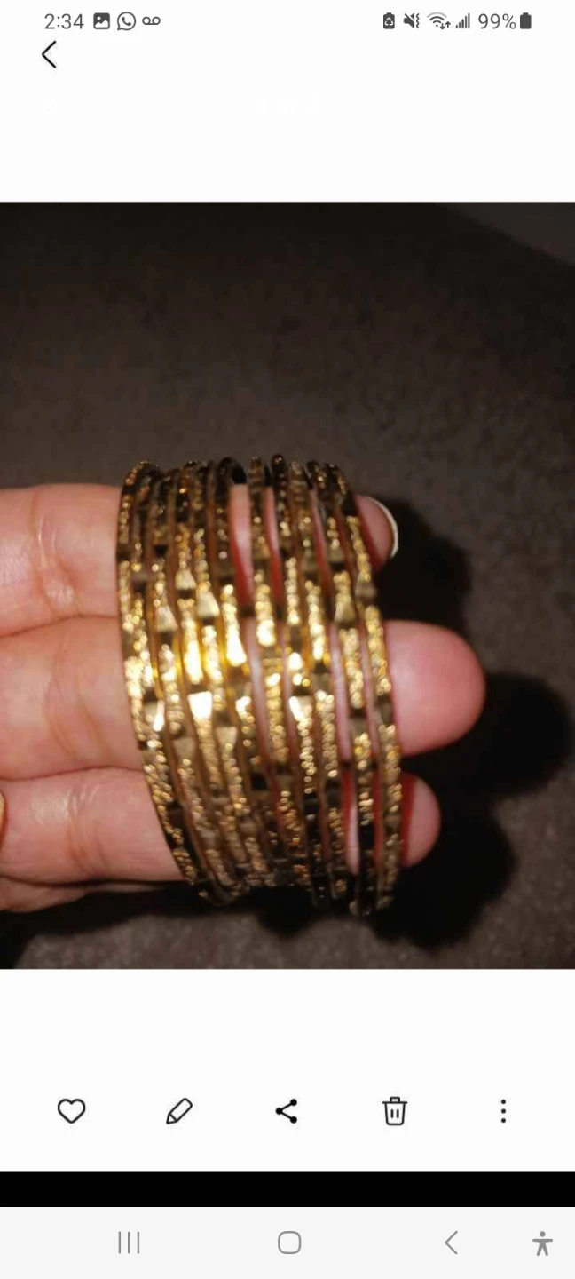 Set of 8 gold-tone bangles