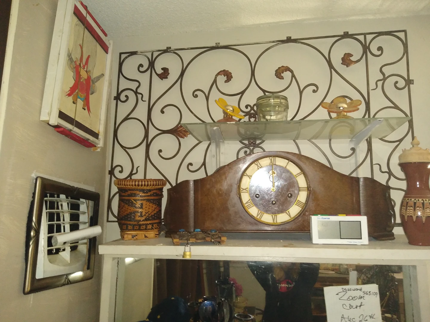Vintage Hormel wooden mantle clock with Winchester charms - photo 2