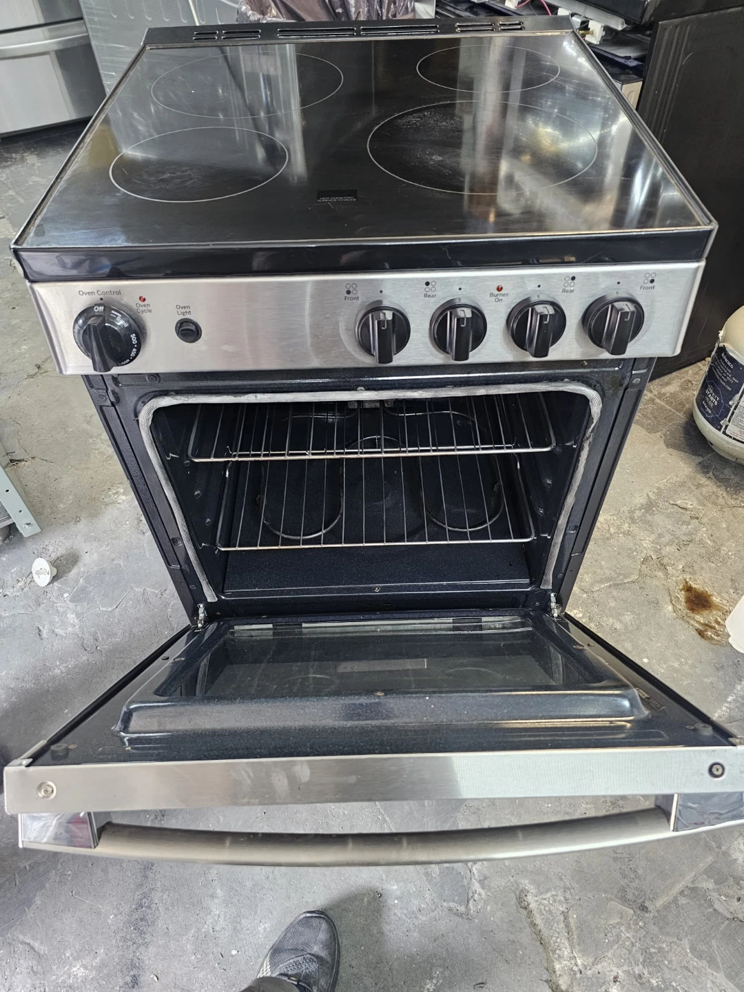 GE 24in stainless steel electric stove - photo 2