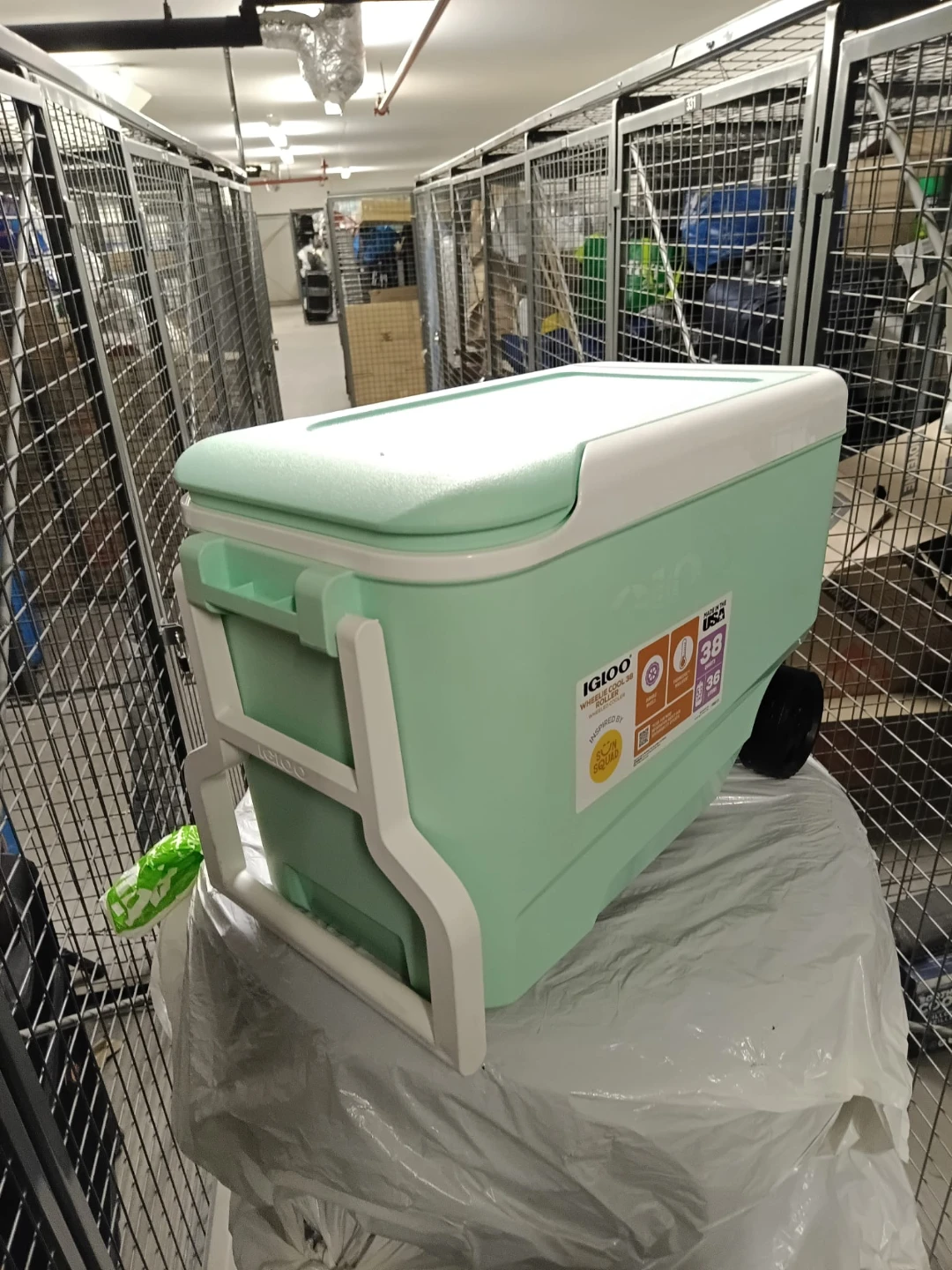 Igloo Wheelie Cool 38 Quart Cooler - photo 2