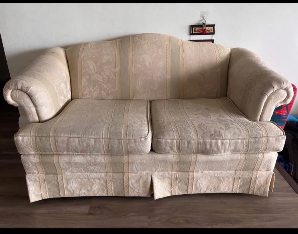 Cream Damask Loveseat Sofa - photo 2
