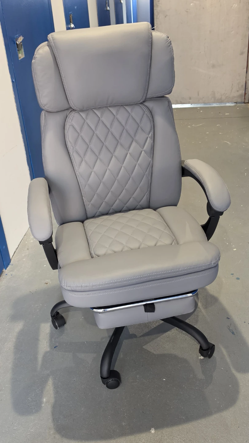 Reclining office chair with footrest NEW