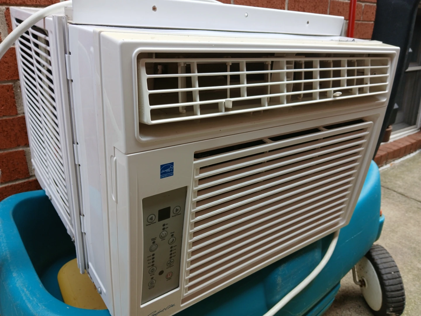 Comfort Aire Window Air Conditioner BTU 12000 - photo 2
