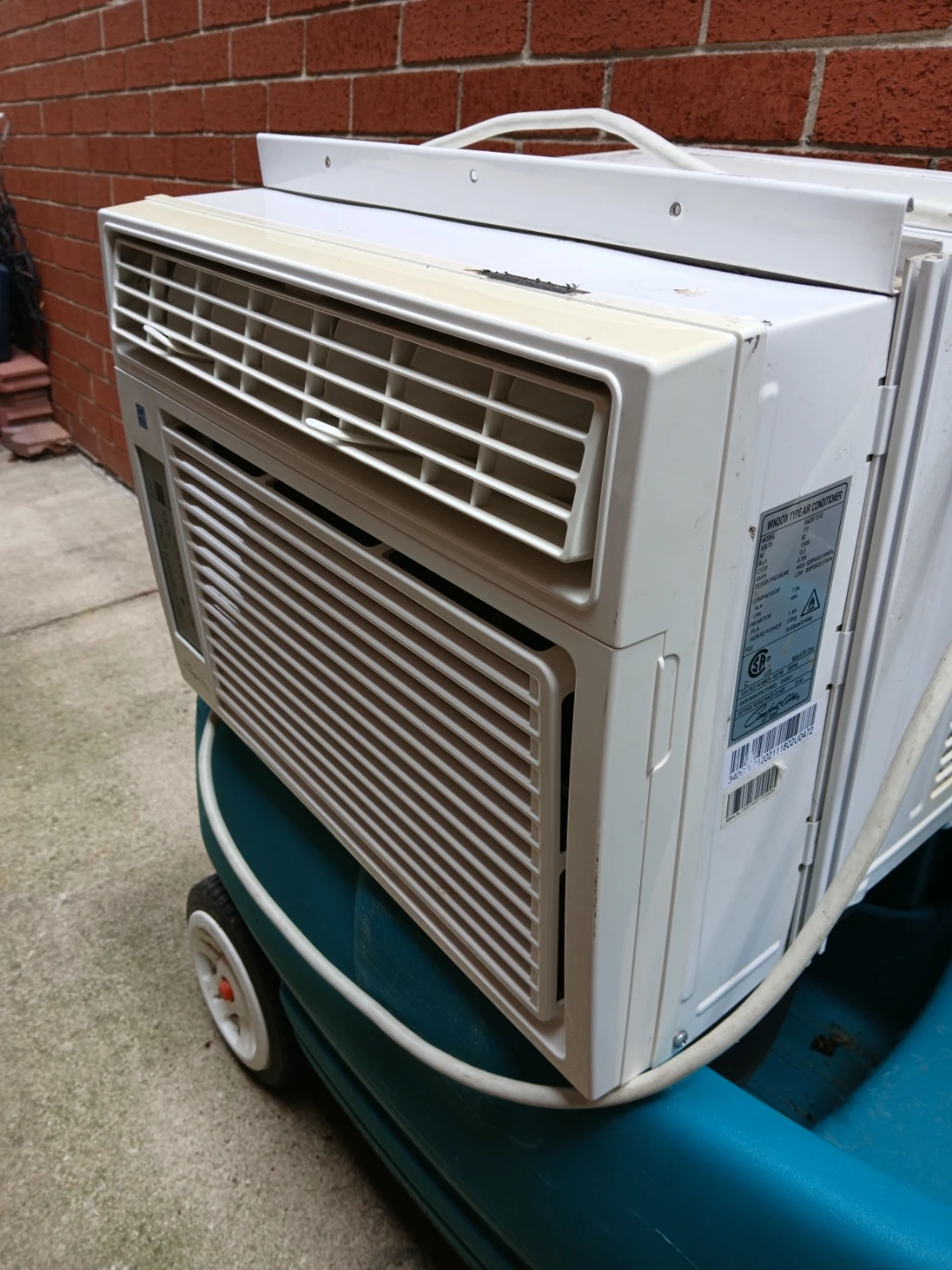 Comfort Aire Window Air Conditioner BTU 12000 - photo 3