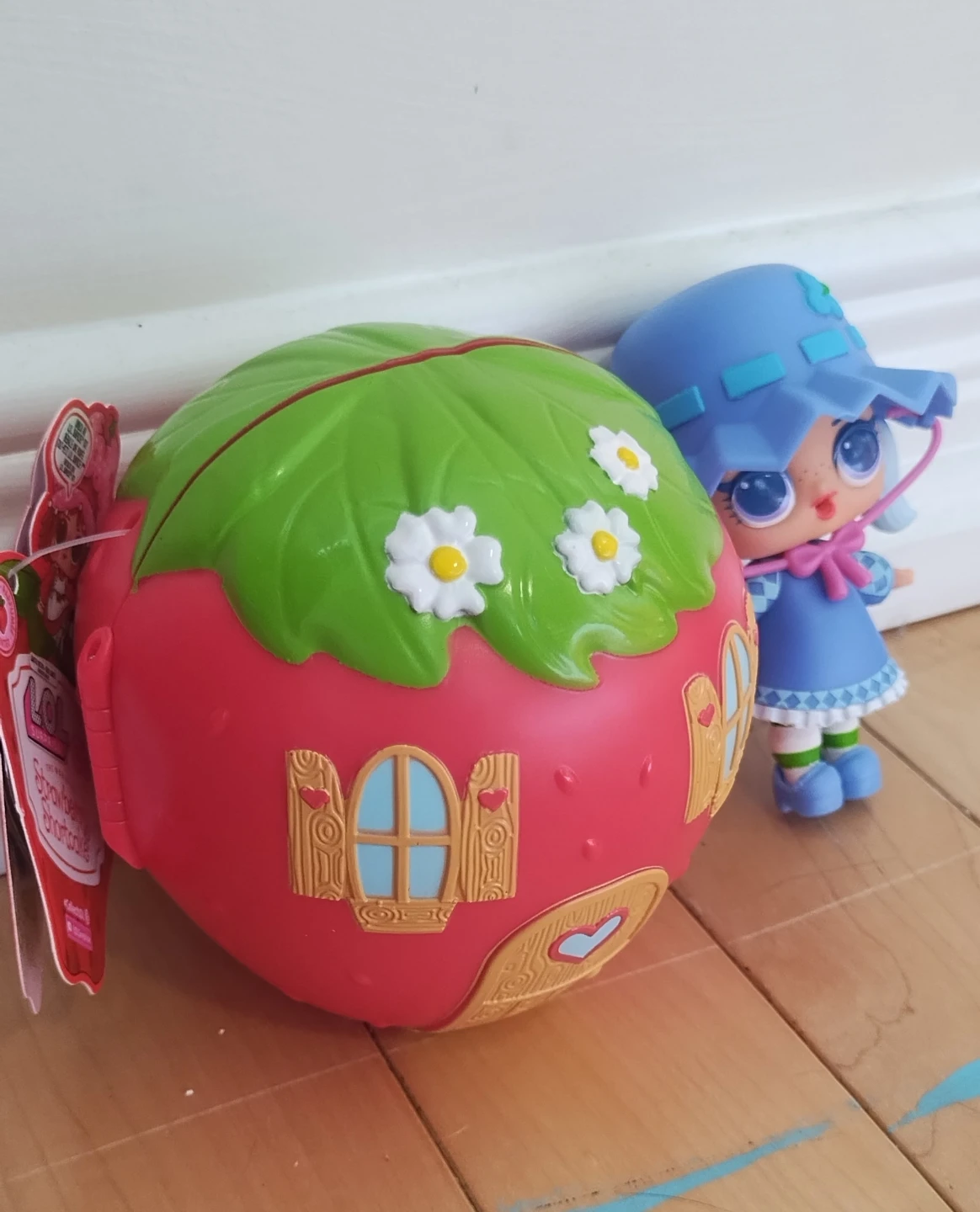 LOL Surprise! O.M.G doll from the Strawberry shortcake collab - photo 2