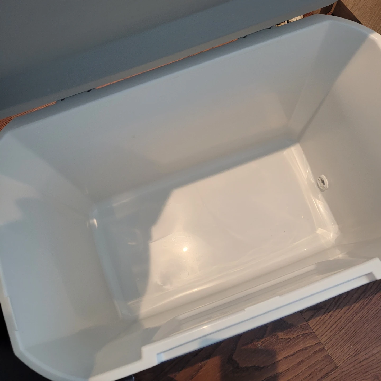ALMOST NEW Coleman Classic 52 Quart Chest Cooler - photo 2