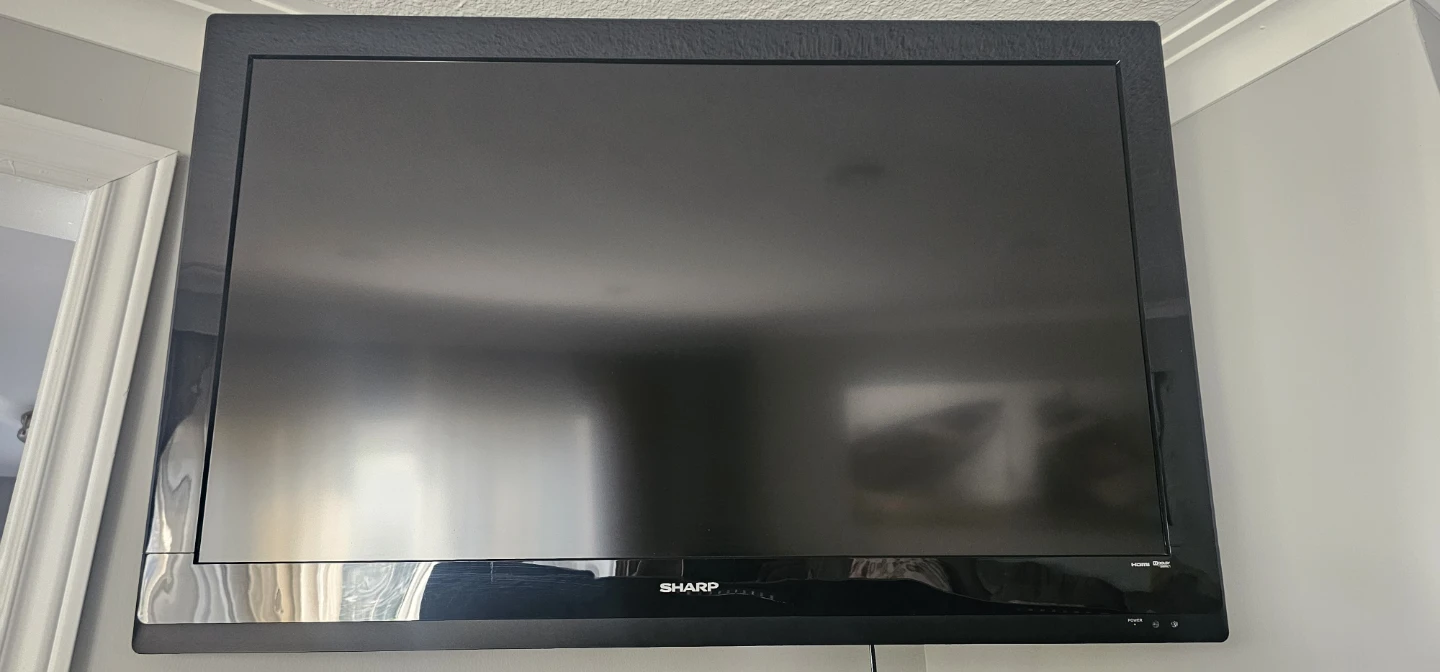 Sharp LC-42SV50U 42-inch TV