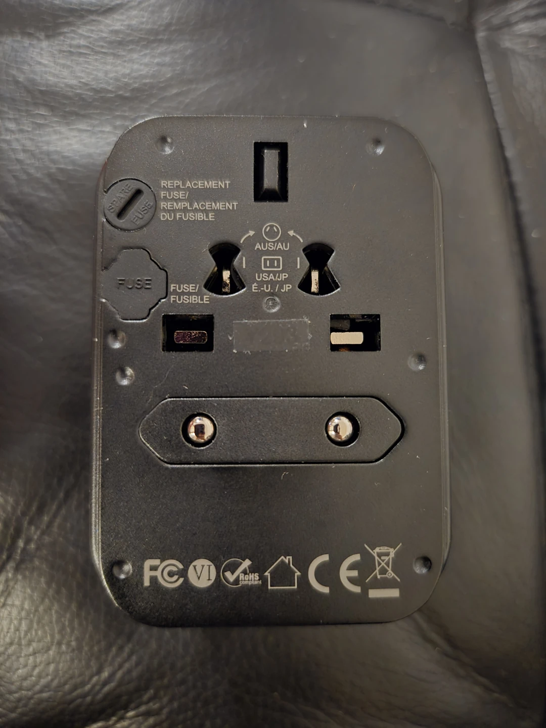 Air Canada Travel Adapter with 3 USB Ports & 1 Type C - photo 2