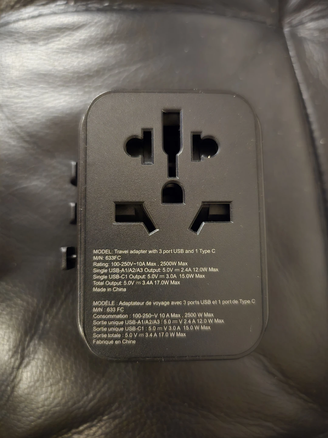 Air Canada Travel Adapter with 3 USB Ports & 1 Type C - photo 4