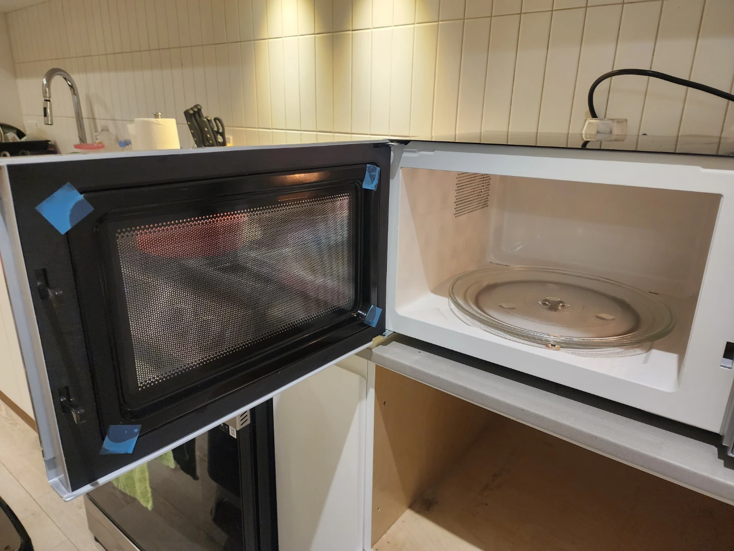 Hamilton Beach Microwave Oven - photo 3