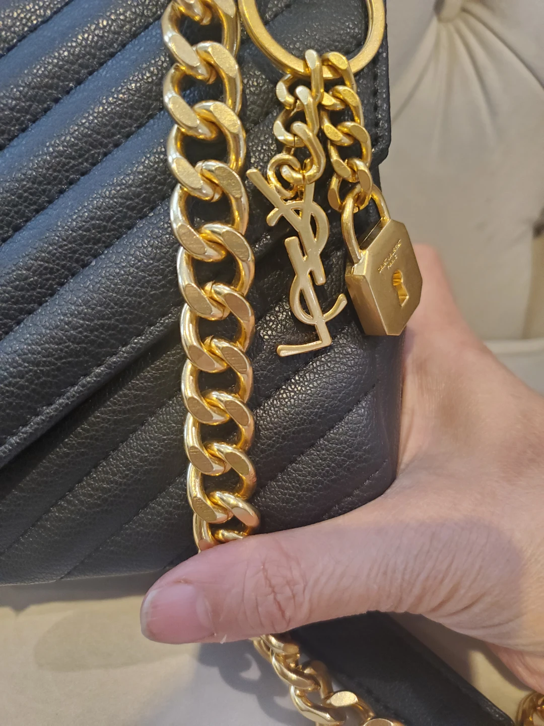 Saint Laurent Black Chevron Leather Shoulder Bag - photo 2