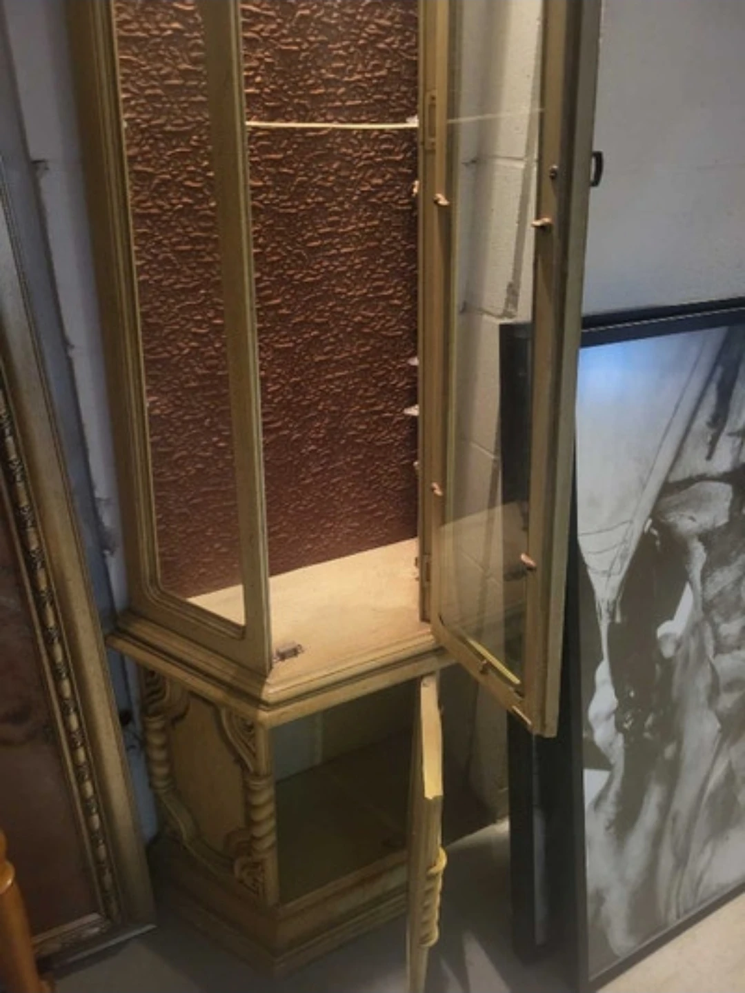 Vintage Display Cabinet with Glass Doors & 💡 - photo 3