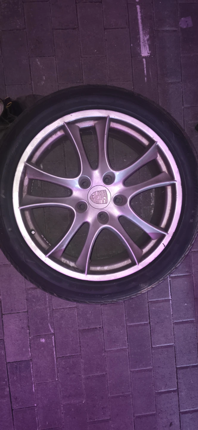 Porsche Alloy Wheel with Tire