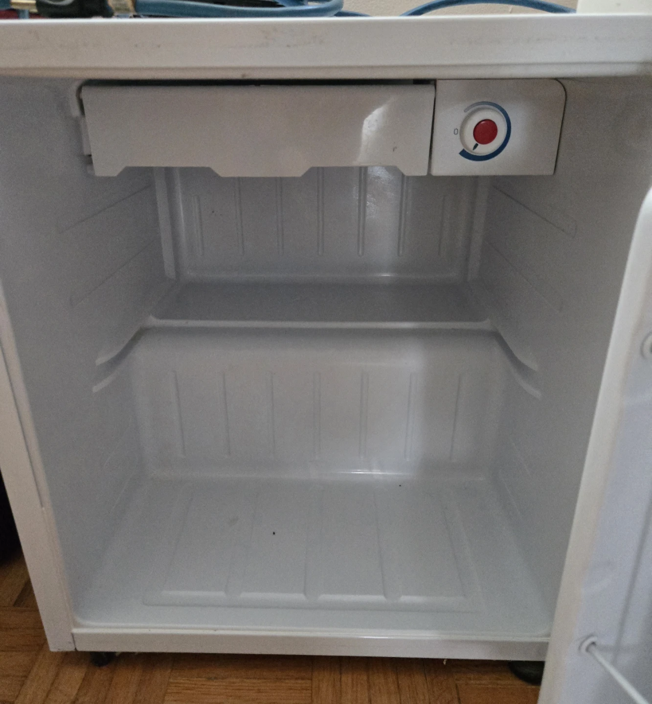 Sunbeam Mini Fridge - photo 2