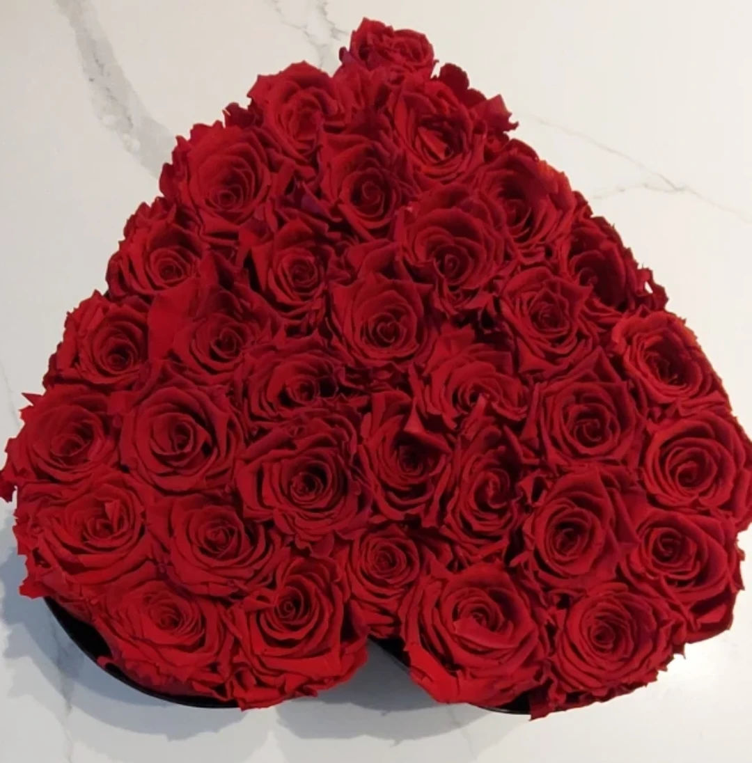 Red Preserved Roses Heart Box - photo 3