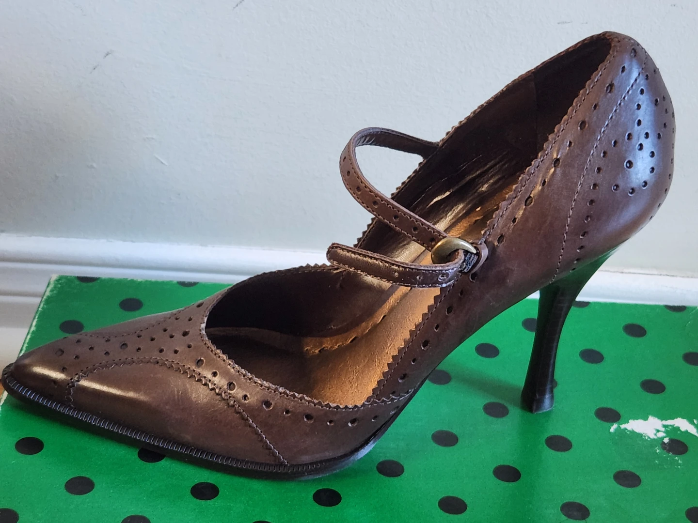 BCBGirls Brown Mary Jane Heels size 35 EU / 4.5 US - photo 5