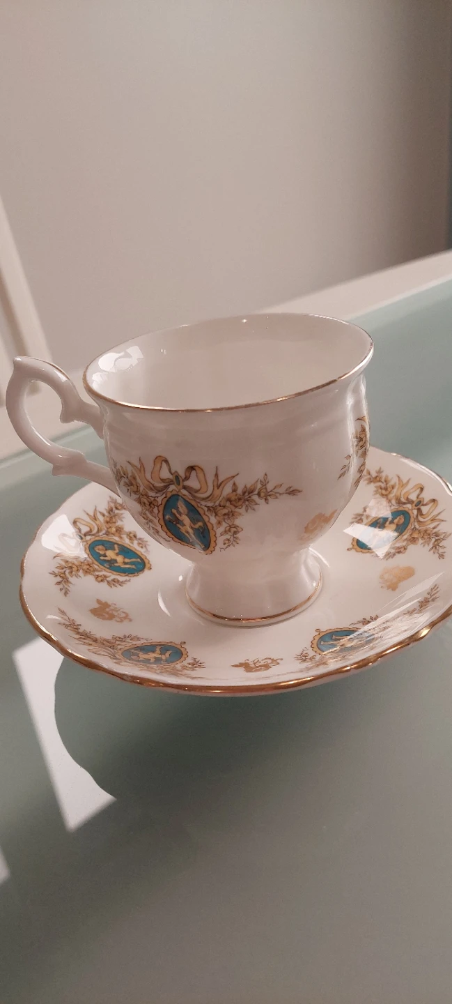 Staffordshire Fine Bone China Teacup and Saucer Set - photo 4