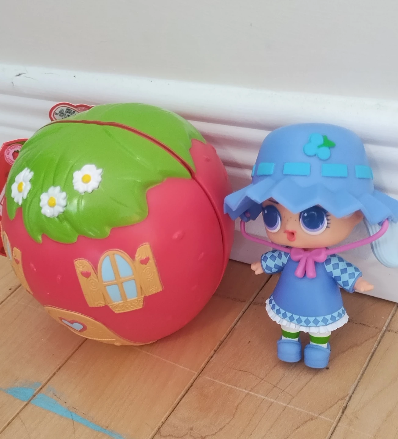 LOL Surprise! O.M.G doll from the Strawberry shortcake collab - photo 3