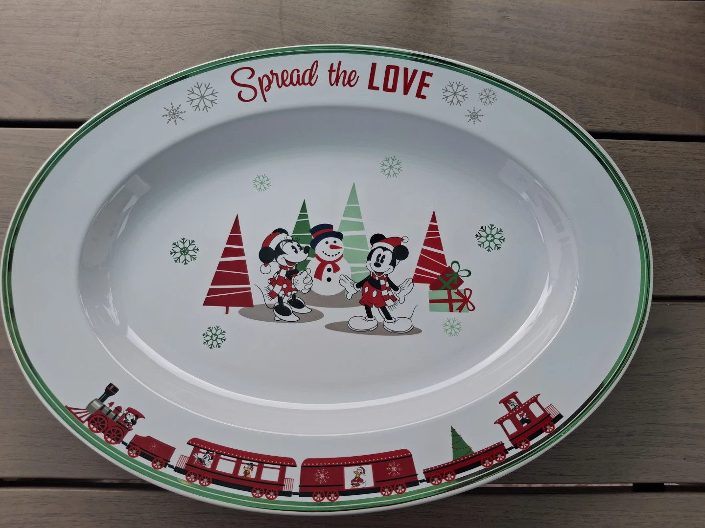 Disney plate "spread the love"