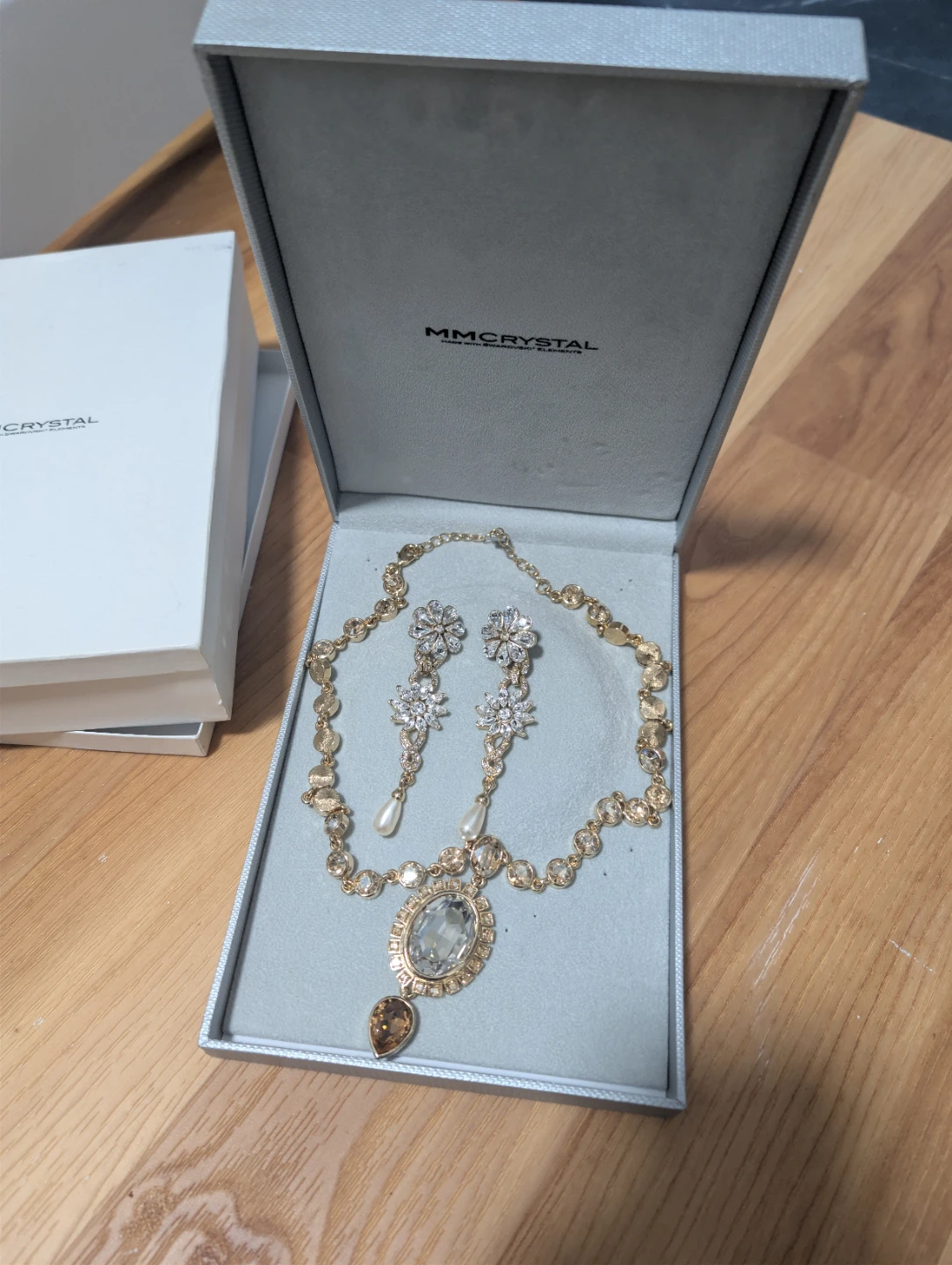 MMC-CRYSTAL Necklace and Earring Set