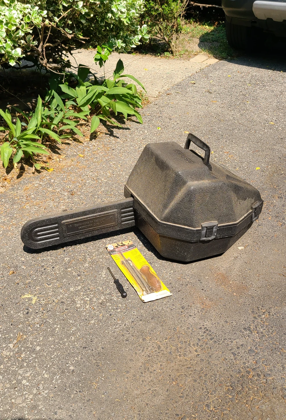 Gas Chainsaw Won't Start - 2-Cycle 36cc 16in Bar - photo 2