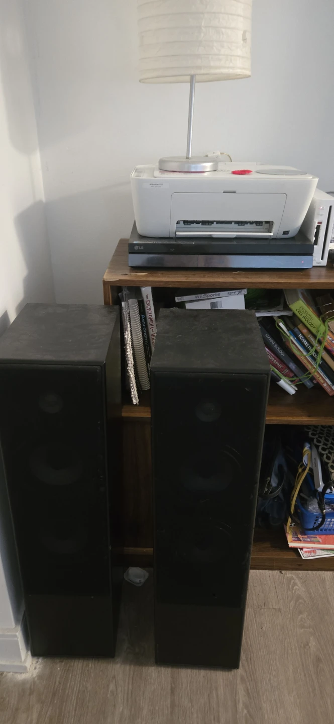 Pair of black tower speakers - photo 2