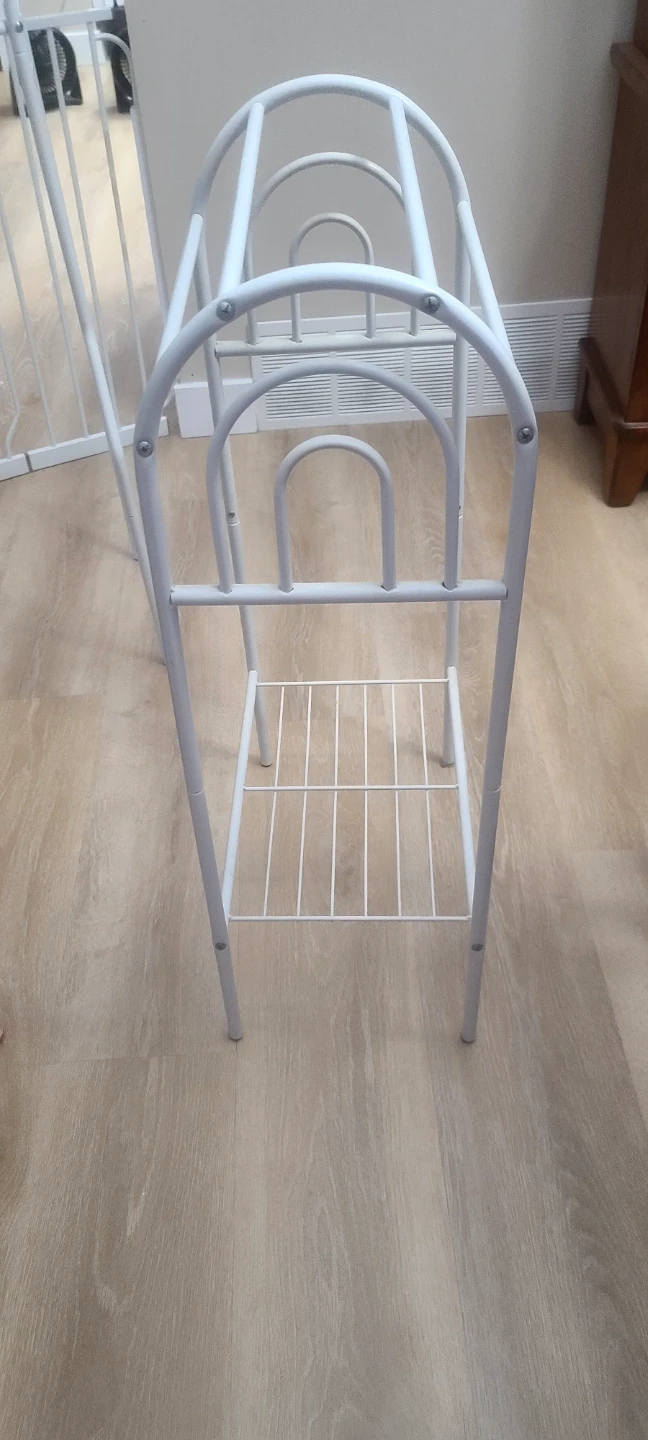 White Metal Quilt Rack / Towel Holder - photo 3
