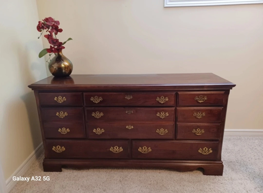 Solid Wood Dresser and Nightstands - photo 2