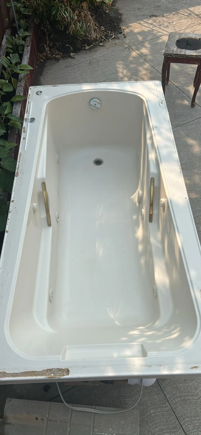 Jetted Bathtub - photo 2