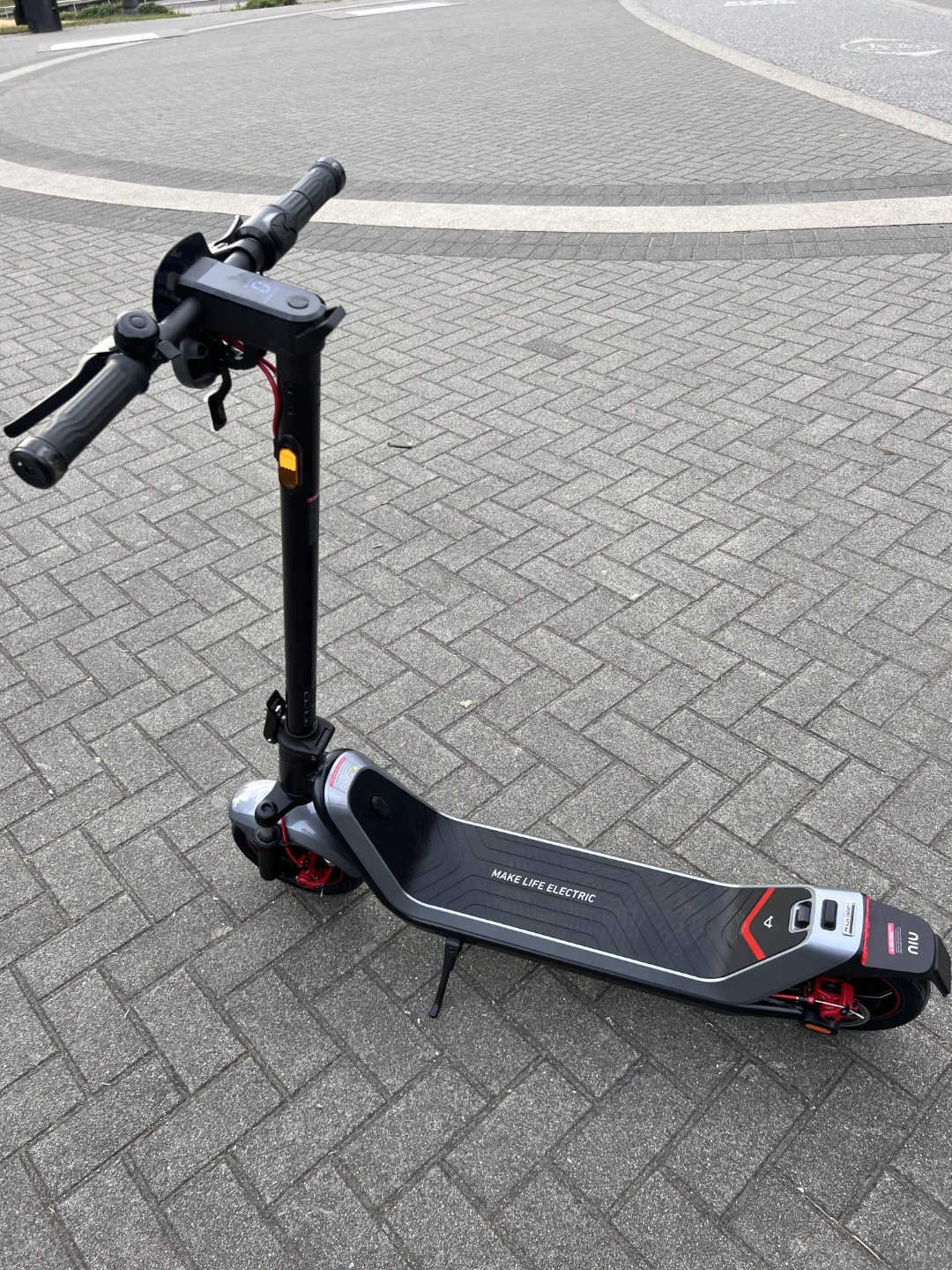 NIU KQi300X Electric Scooter - photo 2