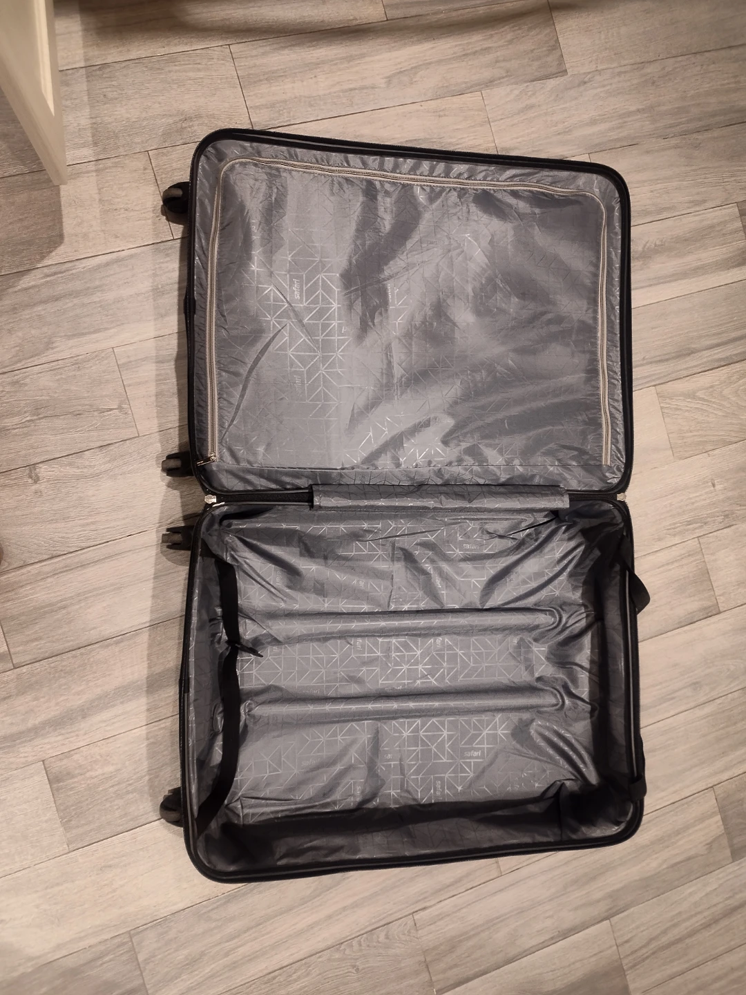 Large Safari Black Hardshell Luggage