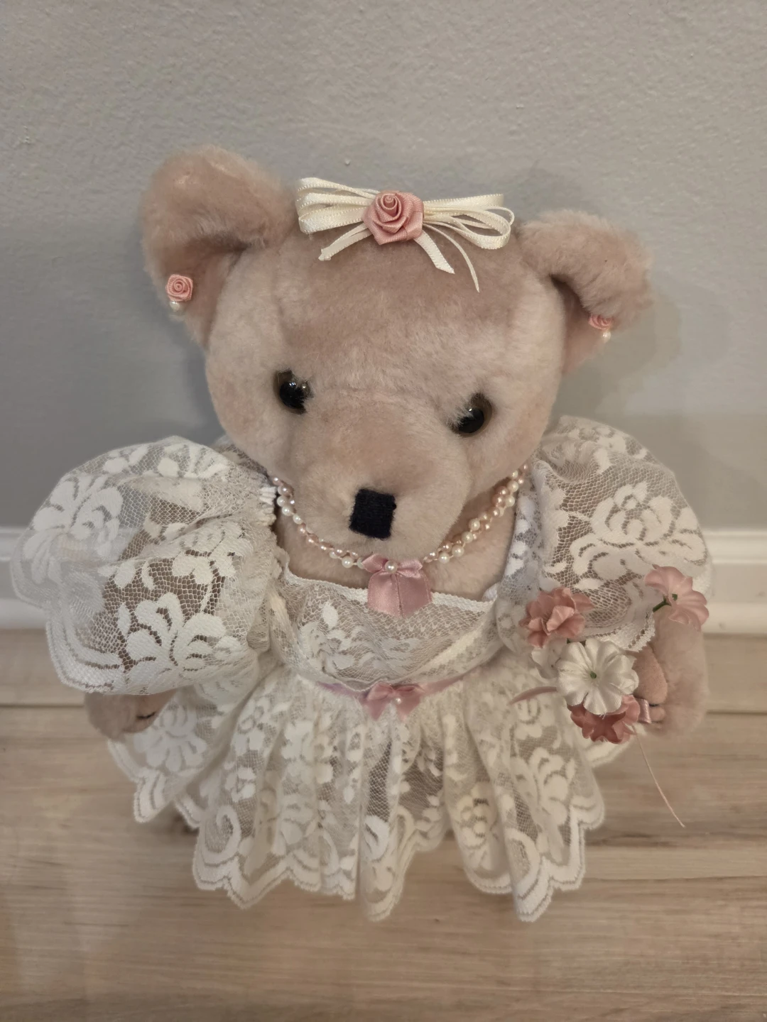 Victorian Elegance Teddy Bear Lace Dress & Faux Pearls - photo 2