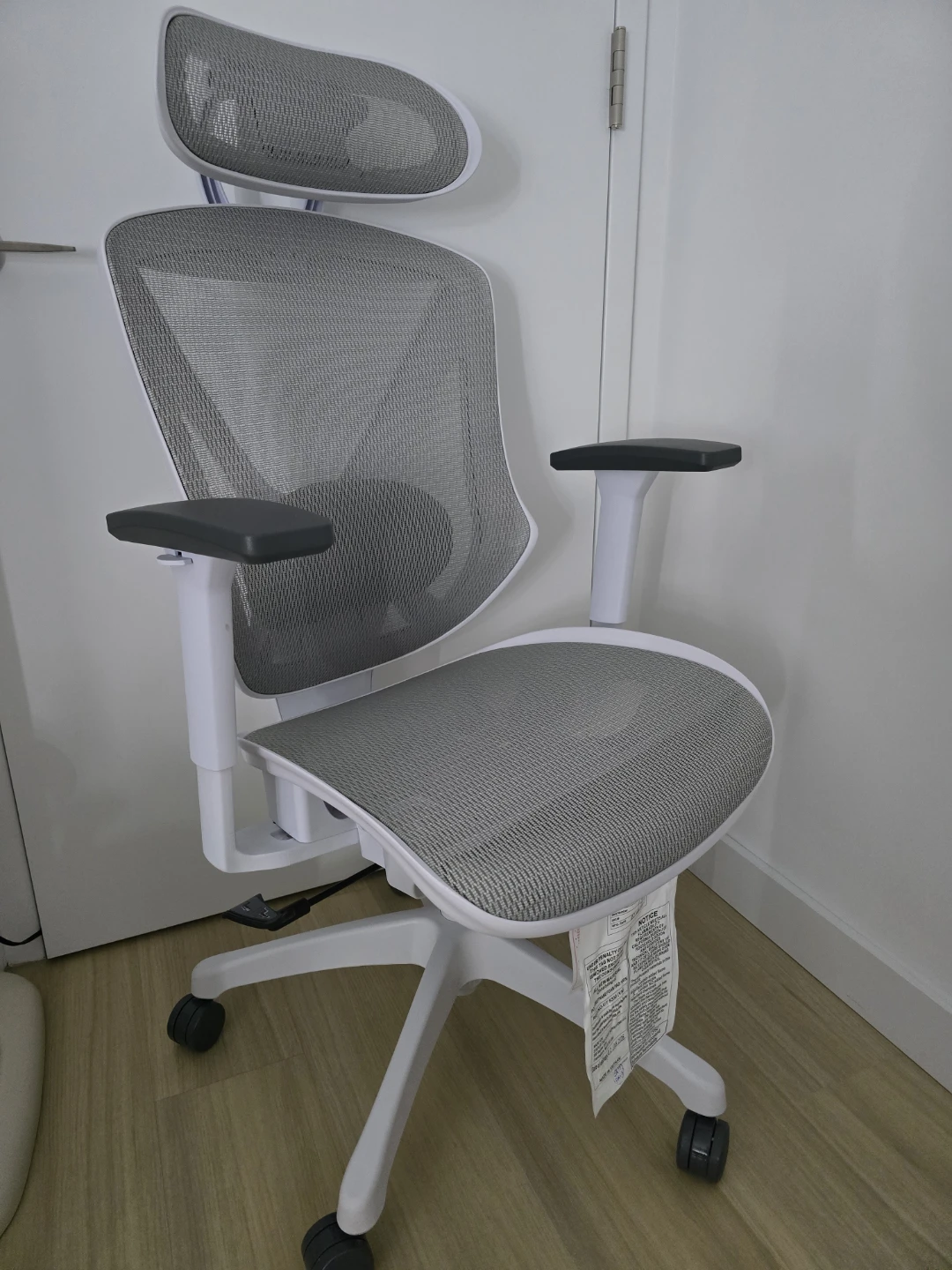 Ergonomic Mesh Office Chair with Headrest