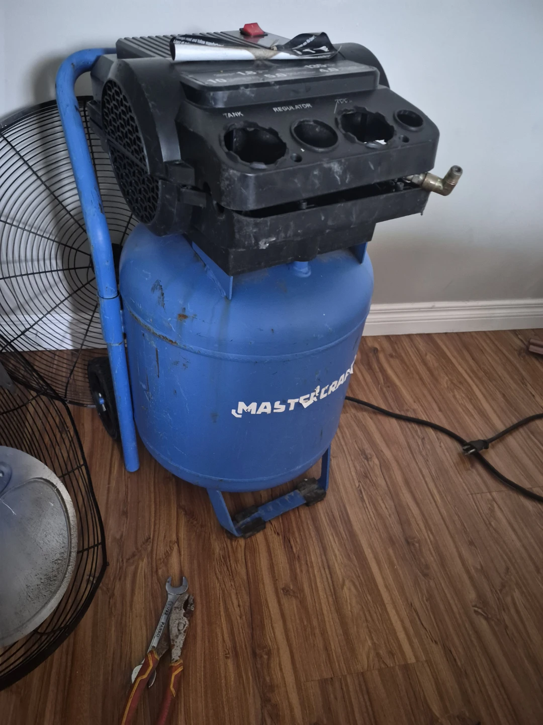 Mastercraft 10 Gallon Air Compressor