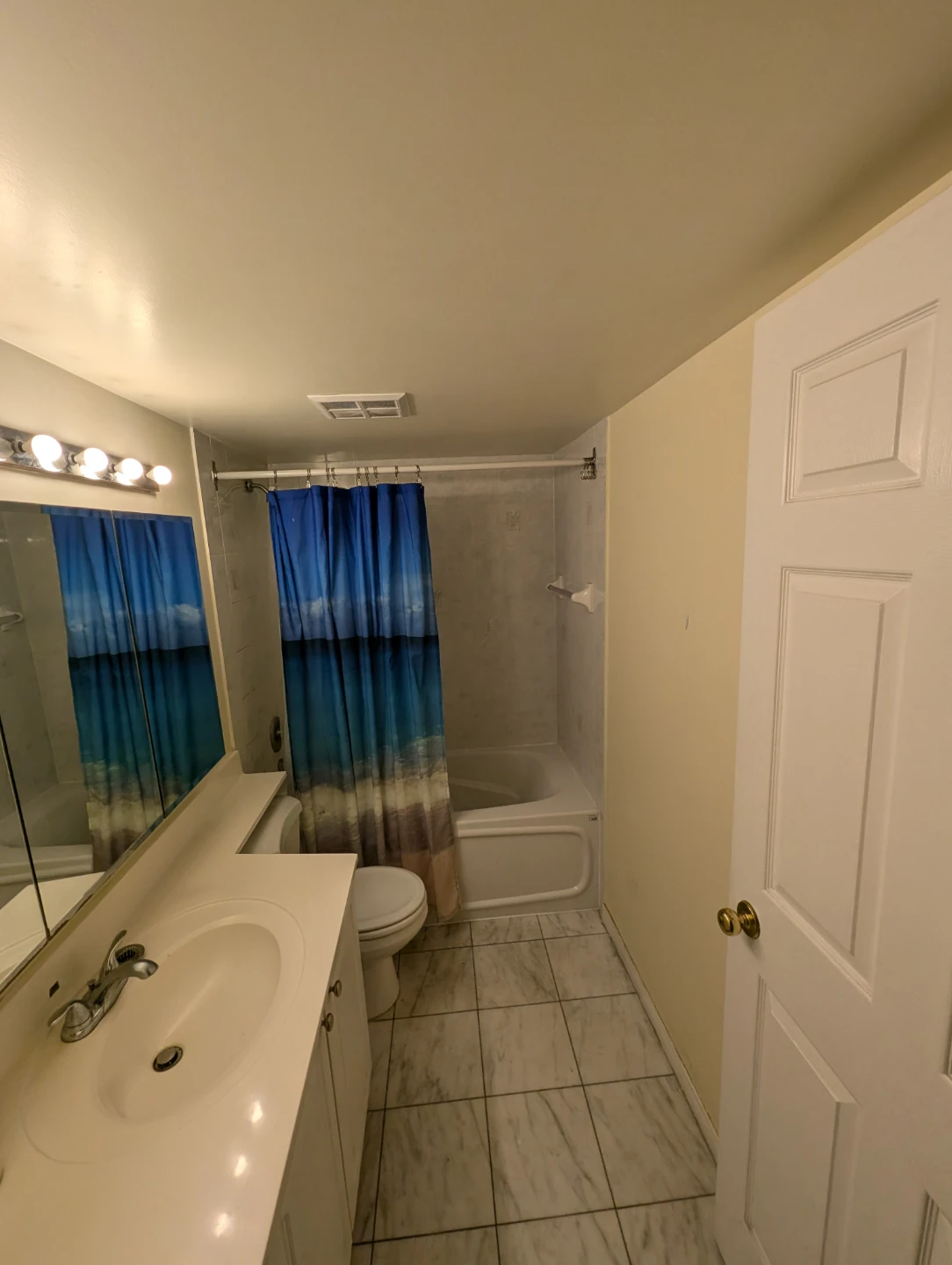 Master BR for Rent at Bay and Wellesley in 2BR 2 Bath - photo 4