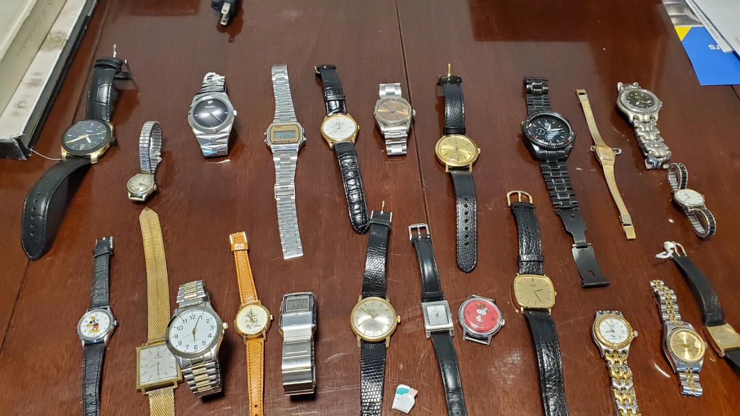 Assorted Men's and Women's Watches - photo 3