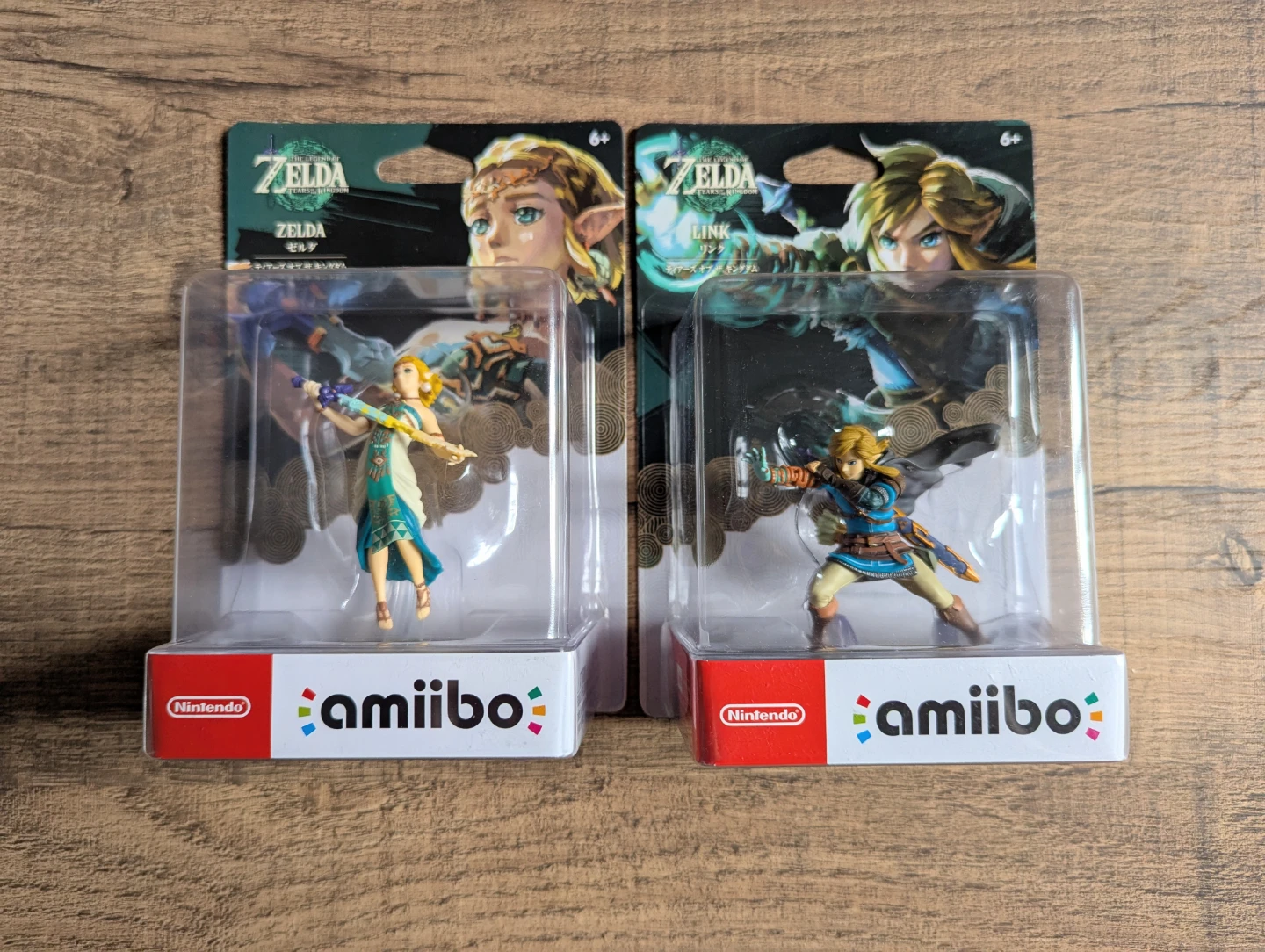 Zelda and Link amiibo