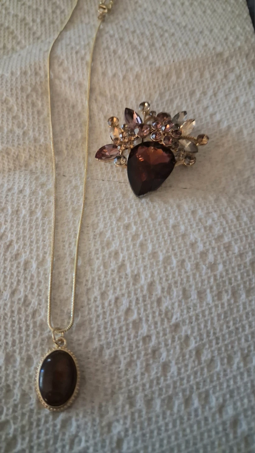 Gold-tone Oval Pendant Necklace with Brooch