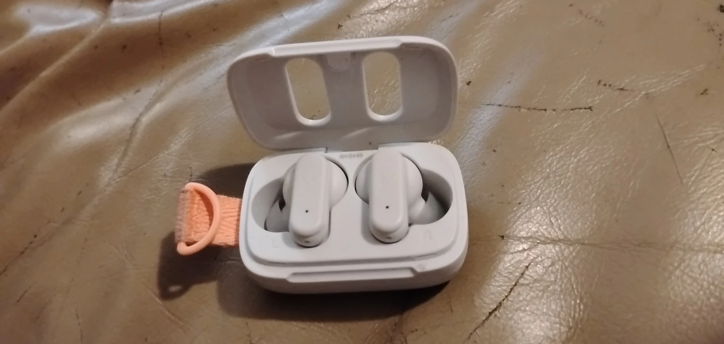 White Wireless Earbuds with Charging Case