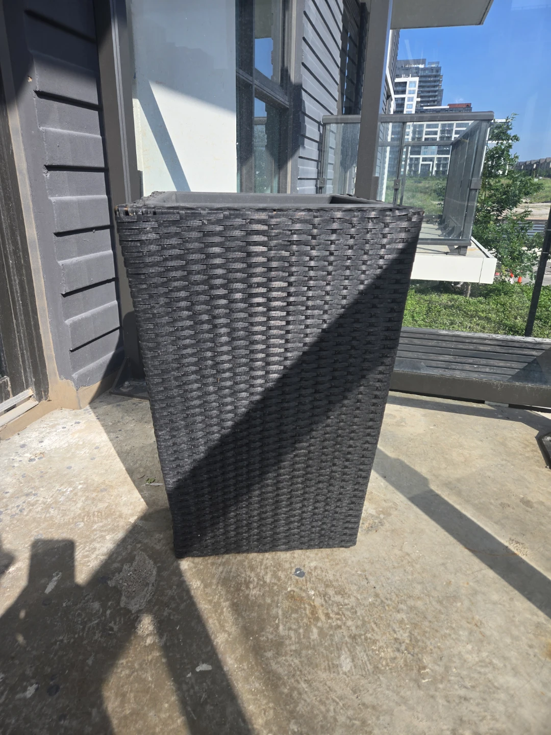 Set of 2 Black Rattan Planters - photo 2