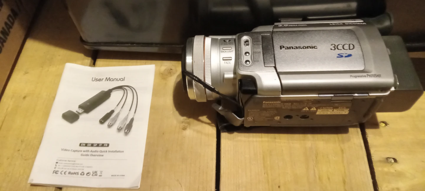 Panasonic 3CCD Pro AG-DVX100B Camcorder - photo 3