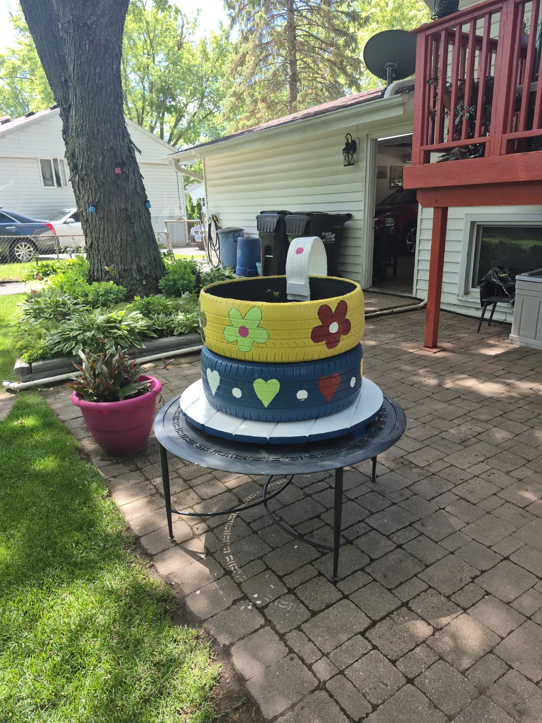 Recycled tire planter - photo 2