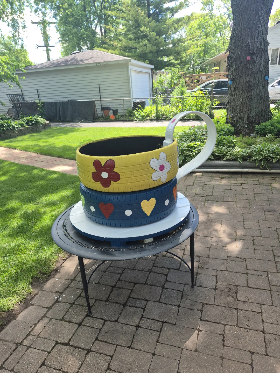 Recycled tire planter - photo 3
