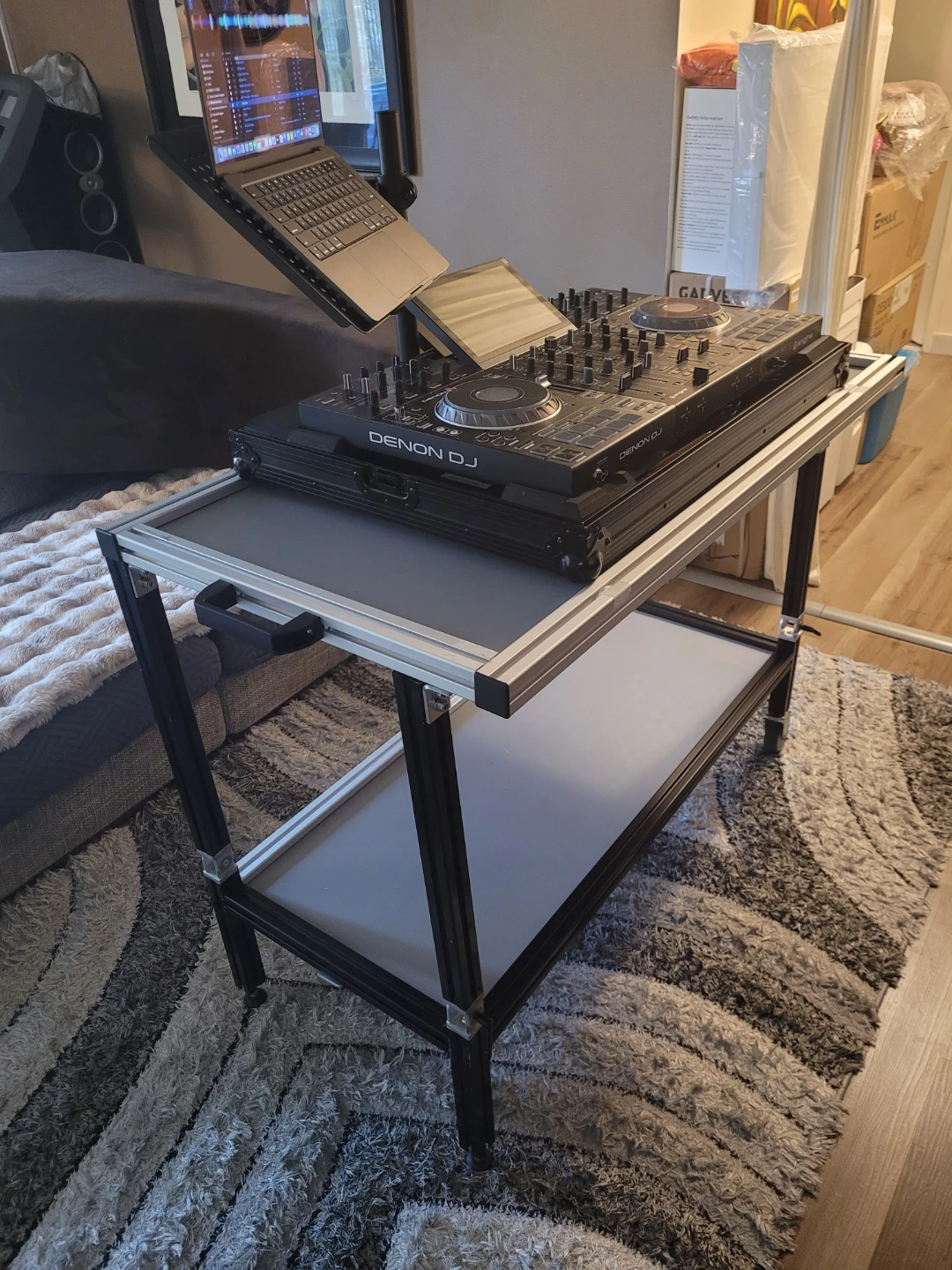 DJ Equipment table - photo 2