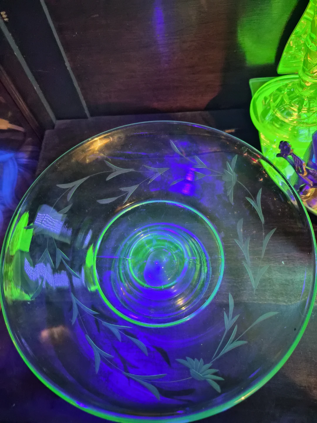 Uranium depression glass bowl - photo 3
