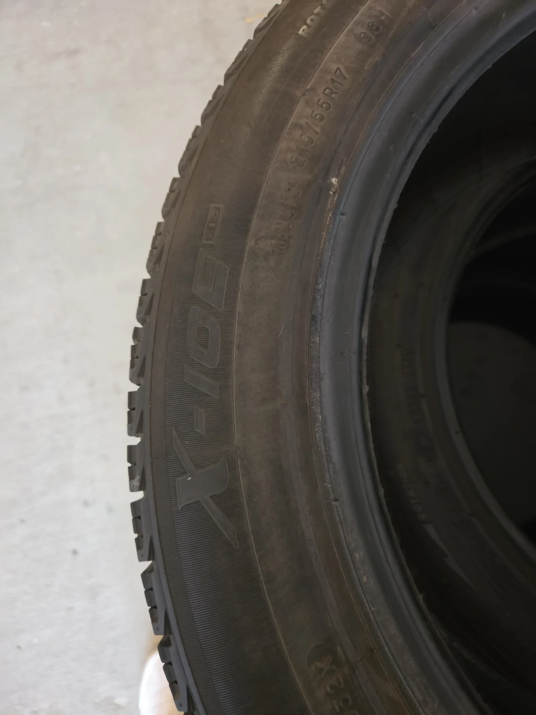 Michelin X-Ice Snow Tires (Set of 4) - 215/55R17 - photo 3