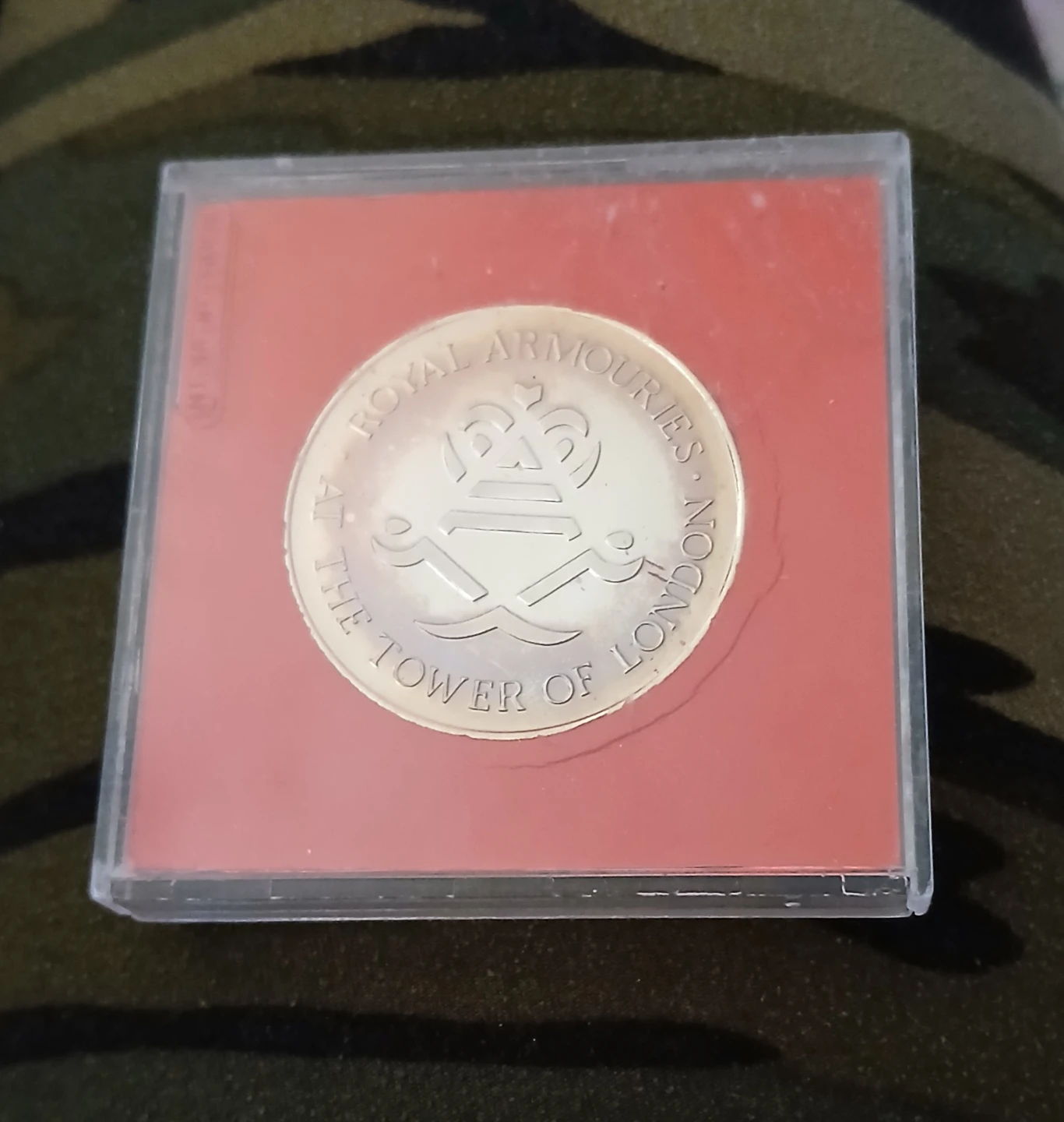 Royal Armouries Henry VIII Solid Proof Medallion - photo 2