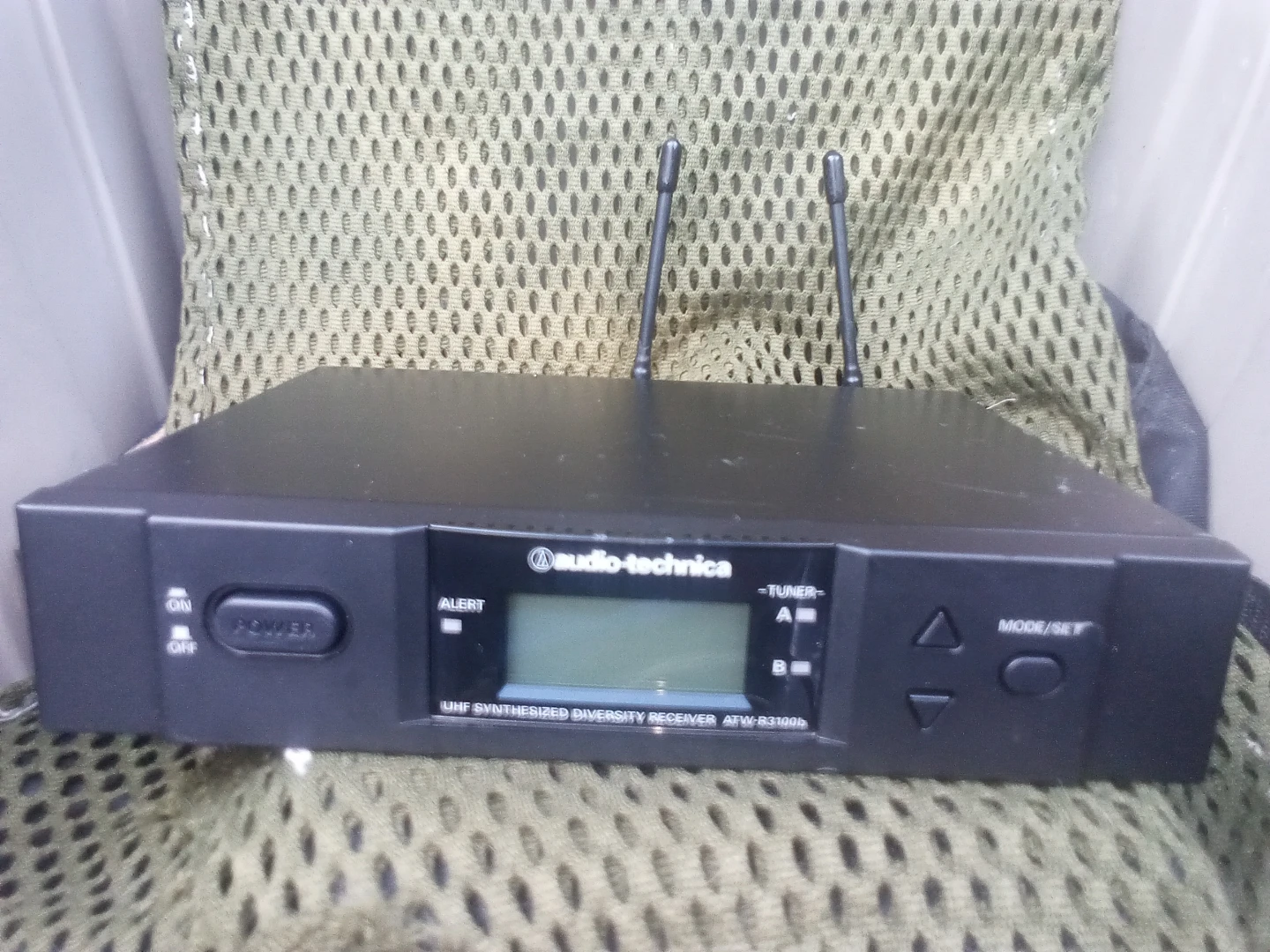 Audio-Technica ATW-R3100bC UHF Synthesized Diversity Receiver - photo 3