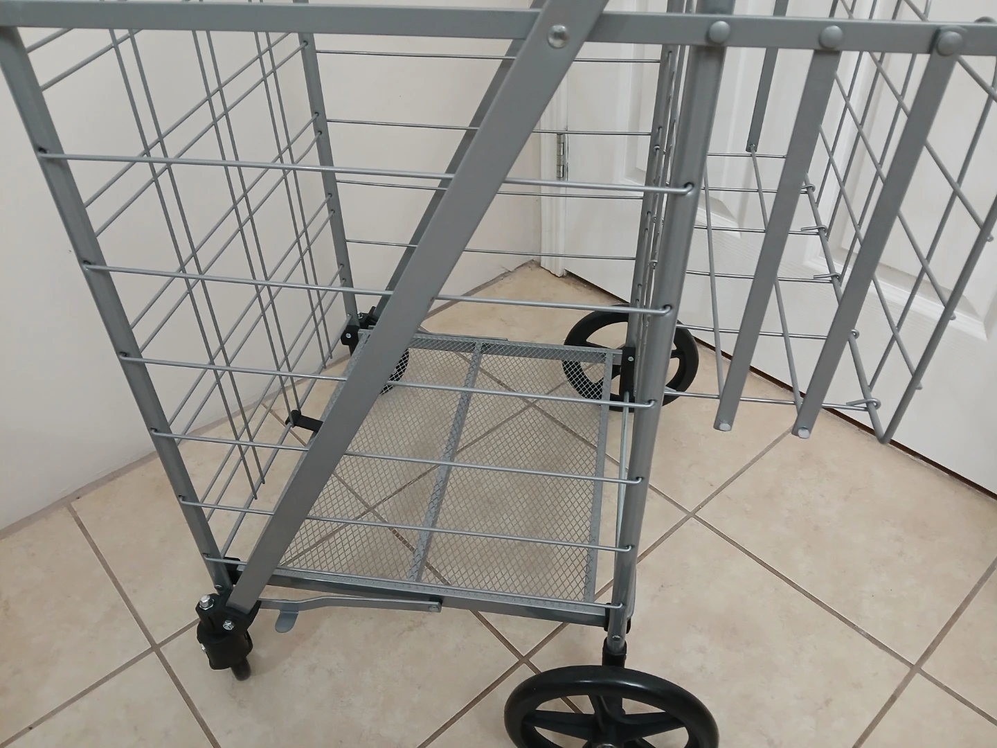 Sturdy High Quality Grocery Cart - photo 2