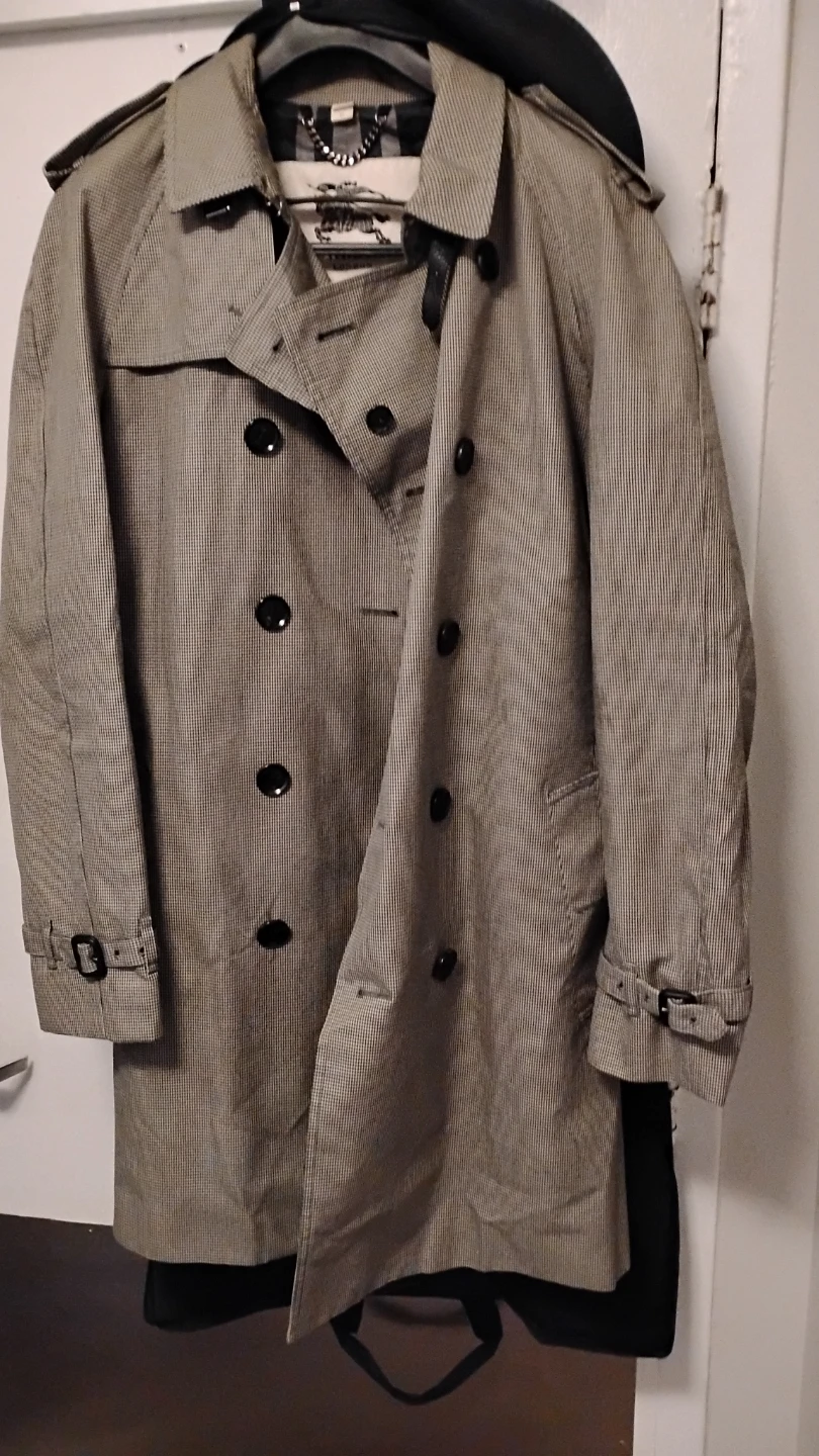 Burberry Trench Coat Size 52